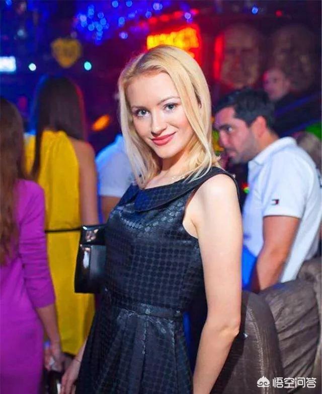 美女犬:美女被健身房老板养的恶狗咬伤鼻子，你怎么看？