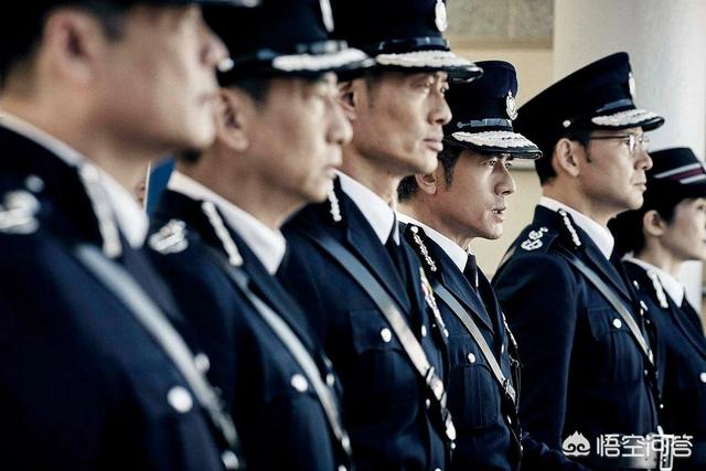 张国柱电影:为什么《寒战》中警务处长郭富城的座驾宝马740车牌是数字1？
