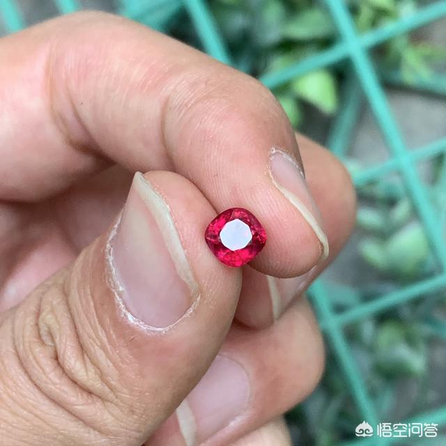 天然红宝石价格:纯天然红宝石，一克拉多少钱？