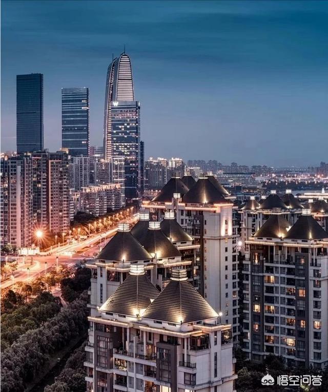 上有天堂,下有苏杭。两个都是比较发达的城市,那么苏州和杭州到底谁更知名？