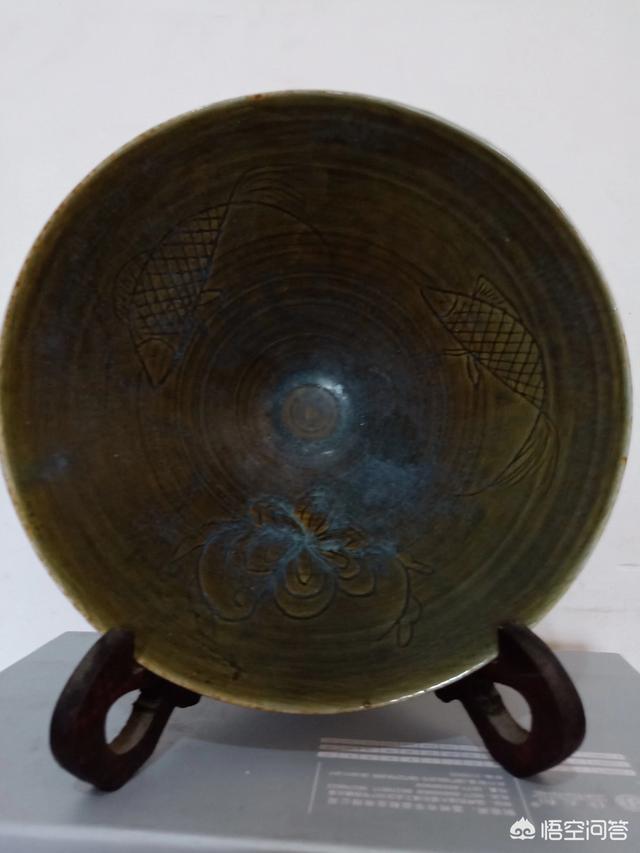 和田玉表面有麻点小坑正常吗,和田玉皮色是如何产生的？