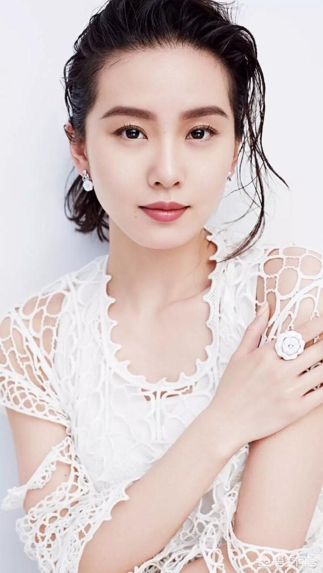 黄圣依的胸:娱乐圈有哪些看上去很高，实际上却很矮的女明星