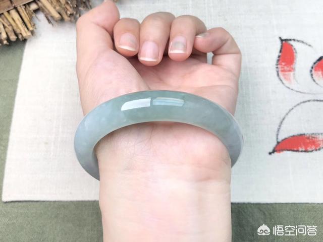 品牌玉手镯排行榜前十名,1千块左右能买到什么牌子的玉手镯？