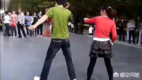 南财跳跳门事件:疫情期间聚众跳广场舞和打牌算不算违法