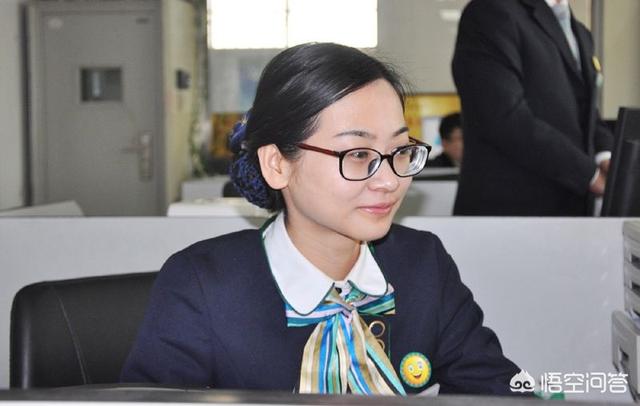 同是“铁饭碗”,银行招聘与公务员该如何选择？
