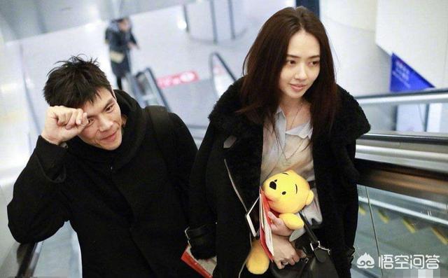 向佐郭碧婷首同框:向佐自曝有过7段恋情，最长恋爱5年，为何最后迎娶的是郭碧婷？