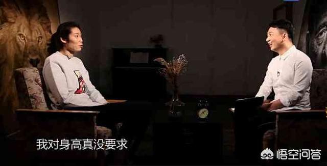 毕啸南祝贺朱婷，两人母亲春节互送礼物，球迷直呼：在一起！对此你怎么看？