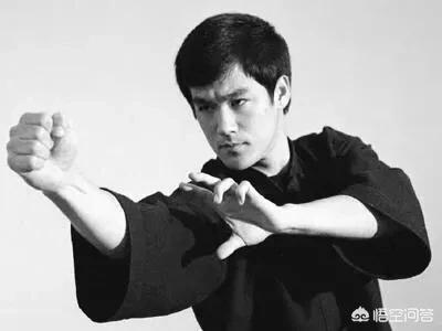 丁佩照片:李小龙认识丁佩后，丁佩对李小龙产生了怎样的影响？