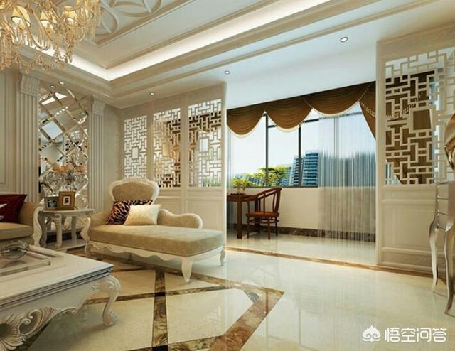 梦见衣柜里的衣服乱七八糟,在客厅能看到阳台晾的衣服，这要如何处理？