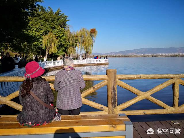 80岁以上的老人还可以到远方旅游吗？需要注意些什么？