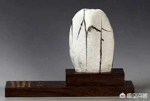 河里透明的石头和玉石的区别,您认为天然奇石和玉石之间都有那些区别？