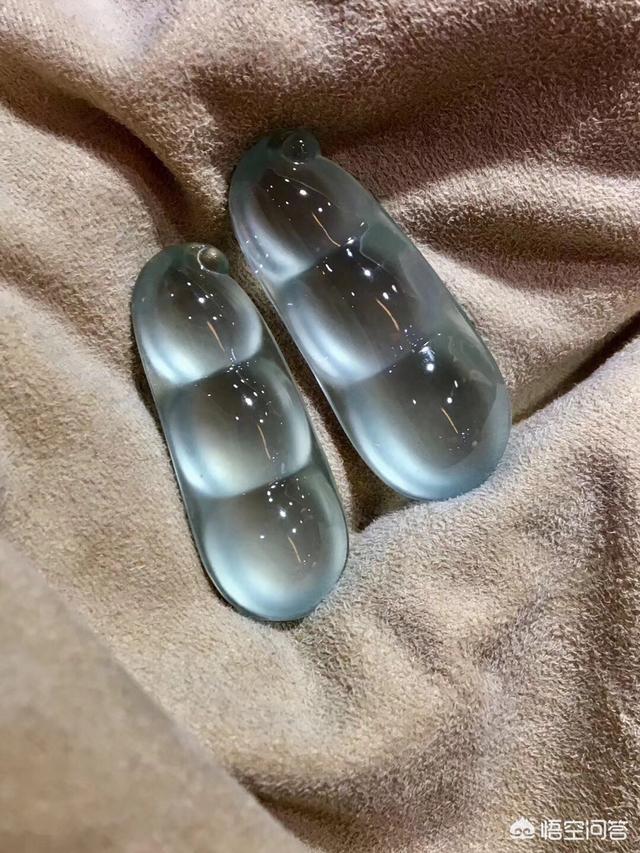 假翡翠在灯光下什么样,紫光灯能鉴定翡翠真假吗？