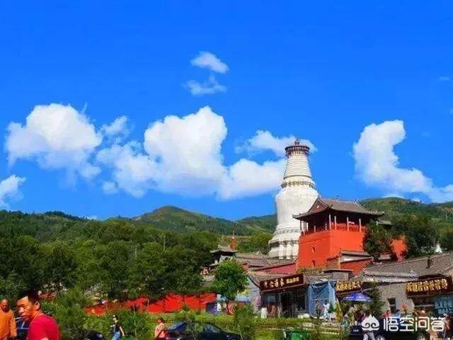 去五台山旅游,山下很多卖香火的。大家怎么看？