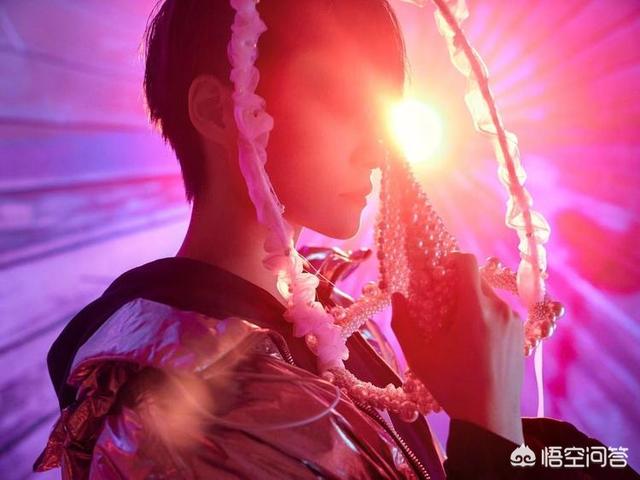 李宇春死了吗:如何评价李宇春的新专辑《哇》？
