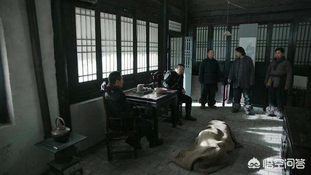 为什么《老酒馆》中陈怀海遇到老警察的刁难表现如此沉稳，反而觉得有意思？