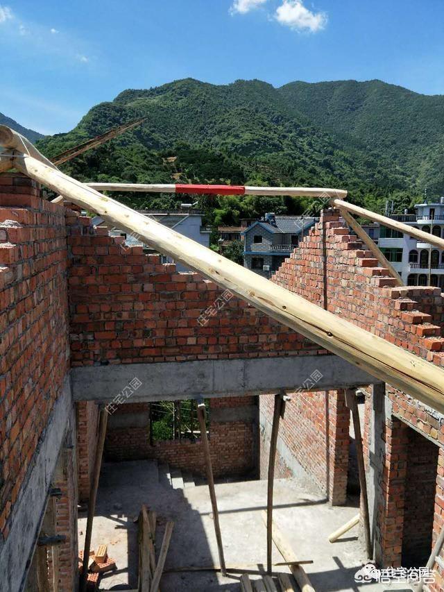 农村建房,坡顶该怎么施工?