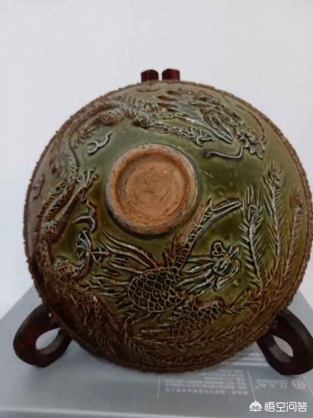 和田玉表面有麻点小坑正常吗,和田玉皮色是如何产生的？