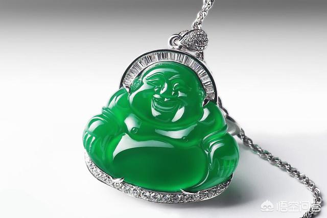 女人戴翡翠手镯的意义,佩戴翡翠的常识有哪些，象征意义是什么？