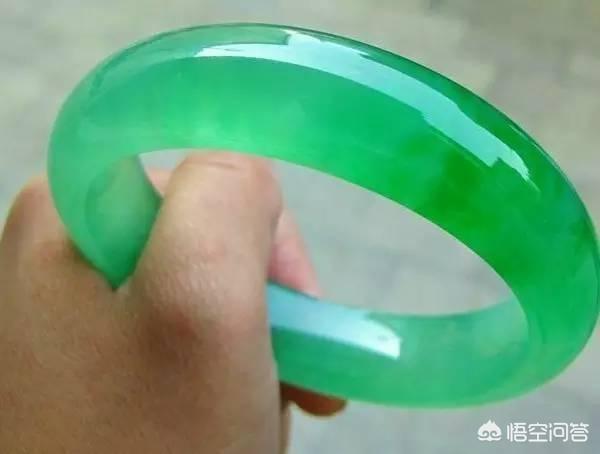 长期戴玉的好处和坏处,所谓的戴玉养人，有什么科学的解释吗？