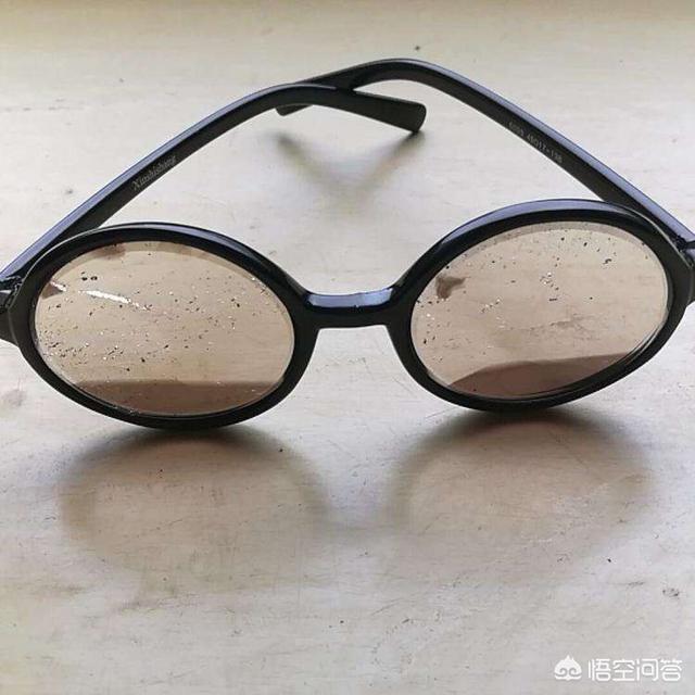 玳瑁眼镜:清朝时的石头眼镜值钱吗？