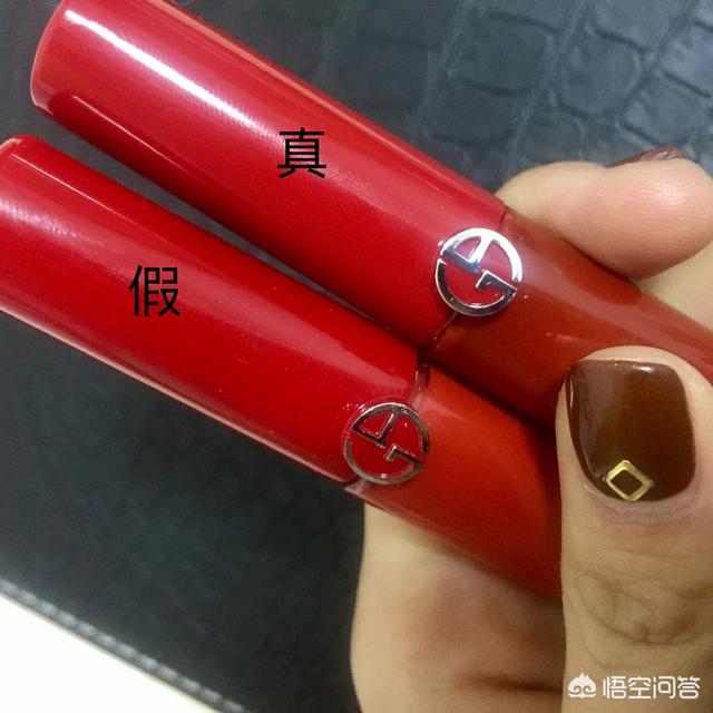 我买的阿玛尼粉底液身背面火焰标志中间的火苗儿是实心的,是正品吗？