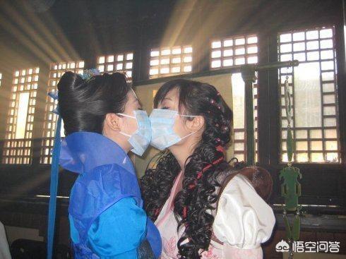 杨幂养小鬼天涯原贴:流量小花的明争暗斗，贵为85TOP的杨幂为何屡屡与闺蜜闹掰？