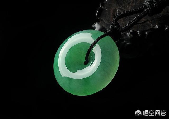 揭阳工翡翠雕刻的特点,揭阳五万能买什么样的翡翠？