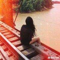 曼德拉效应是不是历史发生了变化？比如沉思者雕像我记得是扶着额头,结果全成托着下巴了？