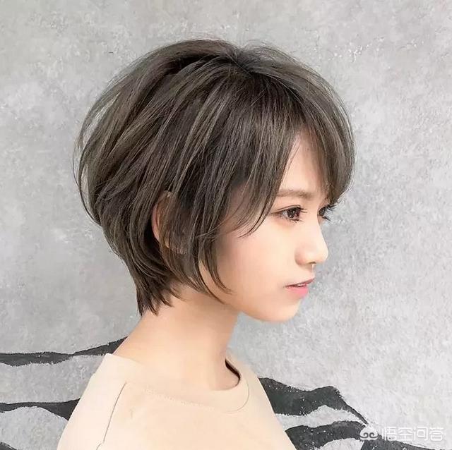 短发型女图片<a href=https://maguai.com/list/50-0-0.html target=_blank class=infotextkey><a href=https://maguai.com/list/50-0-0.html target=_blank class=infotextkey>时尚</a></a>气质:夏天披头散发太热了，什么短发发型简单、好看又好打理？