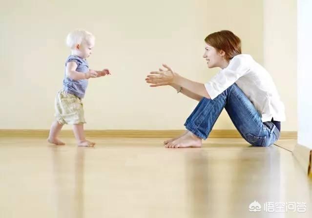 幼儿外八字:8个月大的小孩，走路外八字怎么纠正？