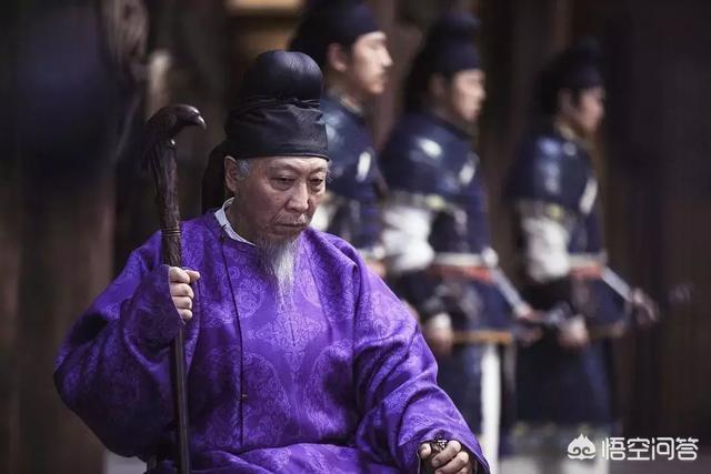冯嘉怡:如何评价《澳门人家》中任达华饰演的梁鼎文？