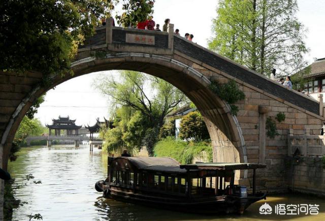 “姑苏城外寒山寺”中的“寒山”是一座山的名字,还是一个人的名字？