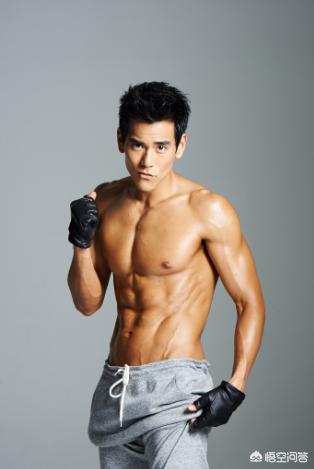 李现12厘米:李现和彭于晏选一个当男朋友，小姐姐们你们选哪个？