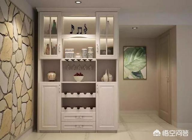 家里酒怎样摆在酒柜好看?