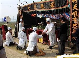 简单杀鬼手势，按中国的传统，老人去世，整个葬礼的流程是怎样的