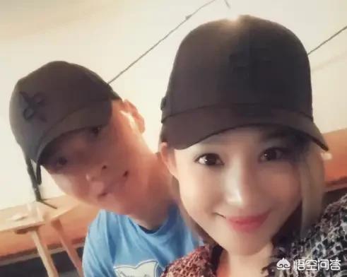 文筱婷凸点:文筱婷出席中超颁奖礼，造型引起了热议，对此你怎么评价？