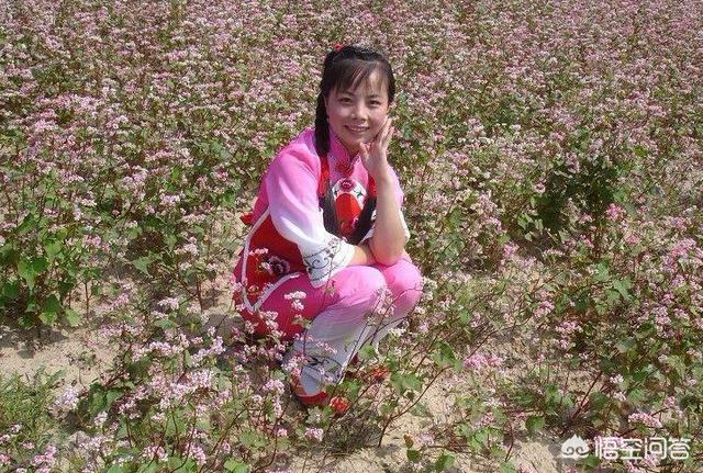 李玉刚照片:李玉刚回趟老家，回程就发福严重，还能再反串女装吗？