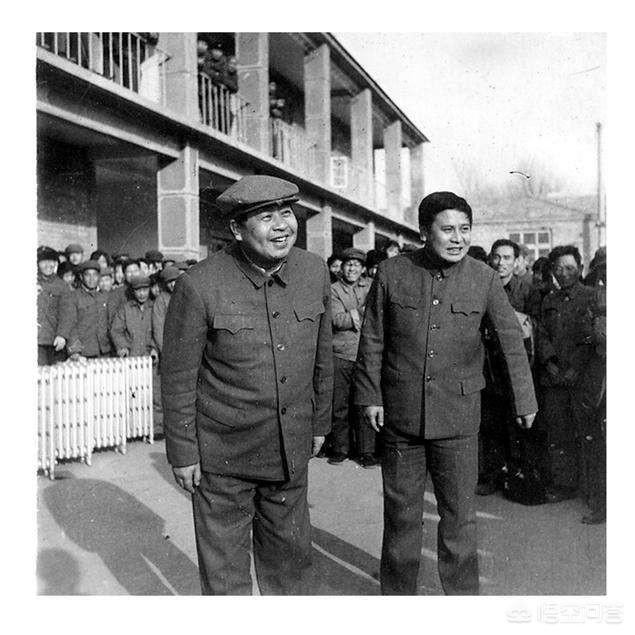 嘻哈包袱铺票价:以高晓攀为首的“嘻哈包袱铺”是不是被打压了，你怎么看？