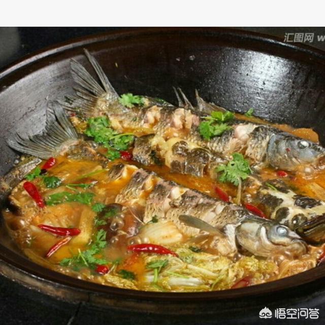 农家铁锅炖，他们的炖鱼酱汁是如何调的？