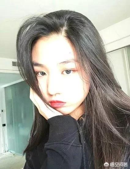 职场中,被女人撩是什么感觉？