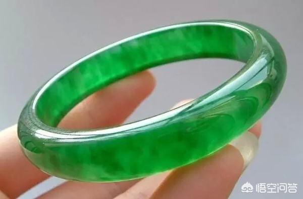 盘翡翠3年前后对比,翡翠长期不戴，水头变干了怎么办？