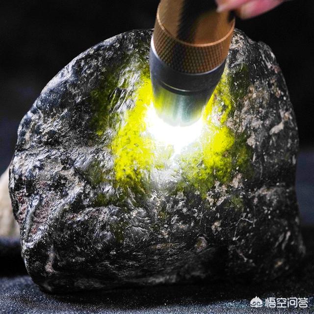 翡翠赌石看皮壳技巧,翡翠赌石皮壳特征有哪些？