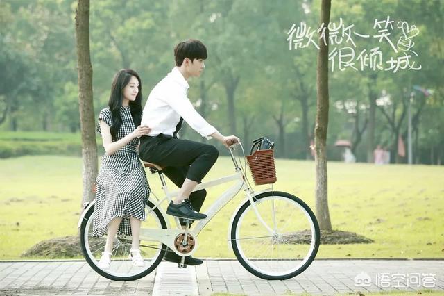 有哪些好看的、大学背景的言情小说？