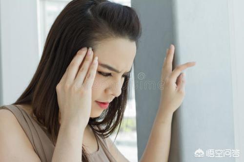 月经期发春正常么:女生月经量多是怎么回事？应该怎么办？