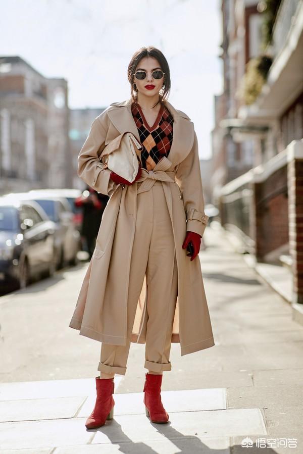 米色上衣配什么颜色裤子米白色的裤子配什么颜色的上衣