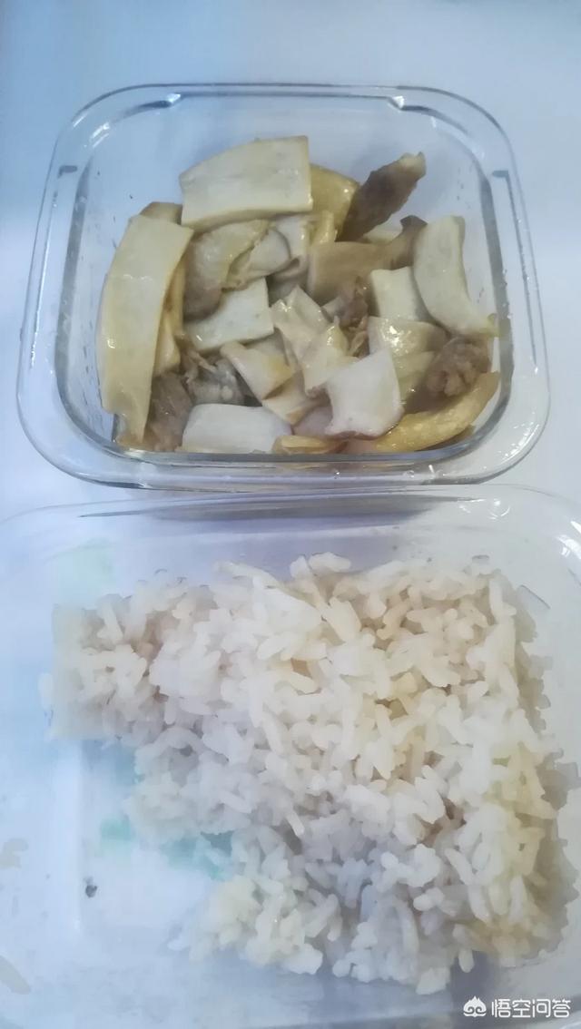 是找个有五险一金的工作好,还是找一个月薪一万以上,没有五险一金的好？