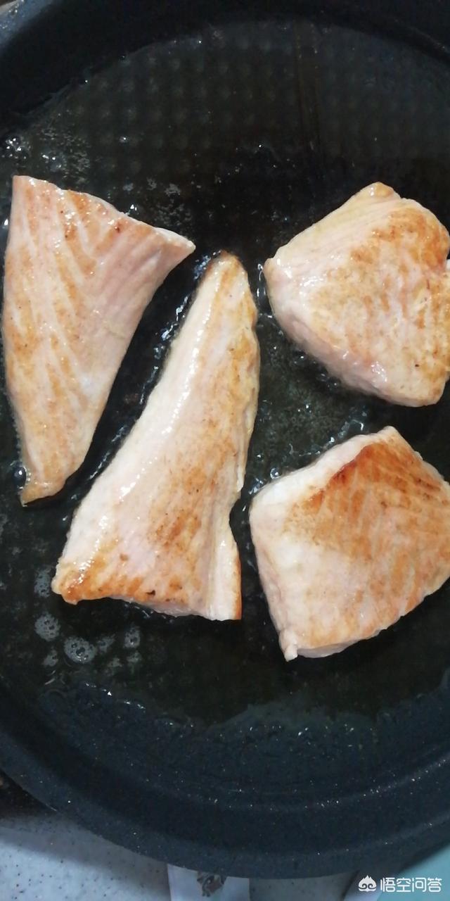 我们家猫咪快要生了，跟前跟后的一直望着我叫，给猫粮也不吃了。是什么原因？插图12