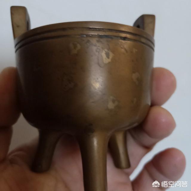 玩古玩的人太多了,可是现在不景气。是因为假货太多,还是定有别的原因呢？