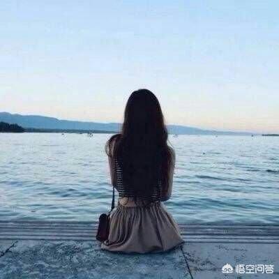 用后背做微信头像的女人是什么心理(喜欢背影的人是什么心理)