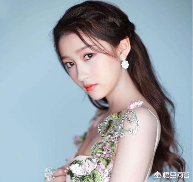 周海媚个人资料:娱乐圈有哪些女明星是身高高，身材好，名气大的高富美？